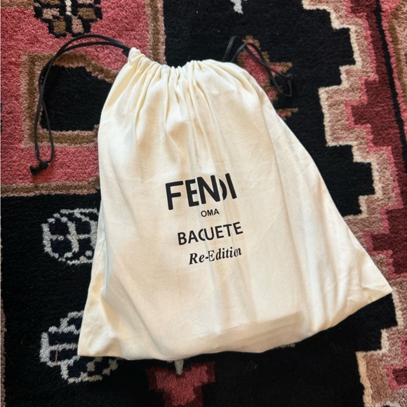RARE Fendi Baguette - White Leather Embroidery - Picture 5 of 8